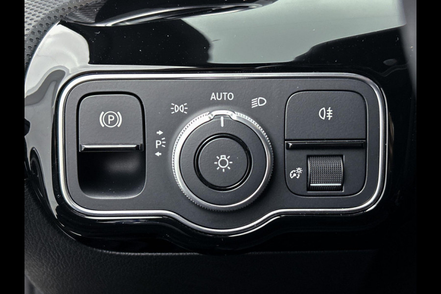 Mercedes-Benz A-Klasse 180 Business Solution(NL-auto, 1e Eig, Dealer onderH, Sfeer, Trekhaak, Navi Groot, StoelV, Etc)