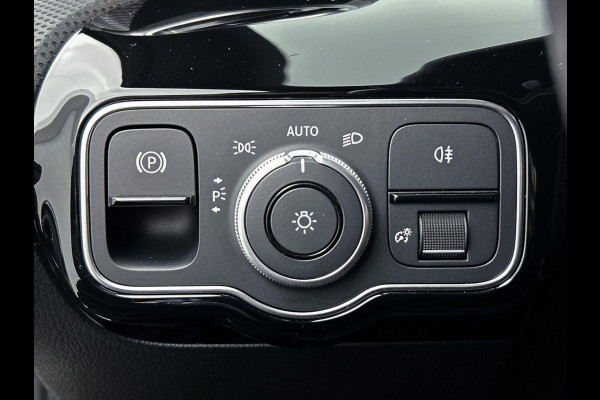 Mercedes-Benz A-Klasse 180 Business Solution(NL-auto, 1e Eig, Dealer onderH, Sfeer, Trekhaak, Navi Groot, StoelV, Etc)