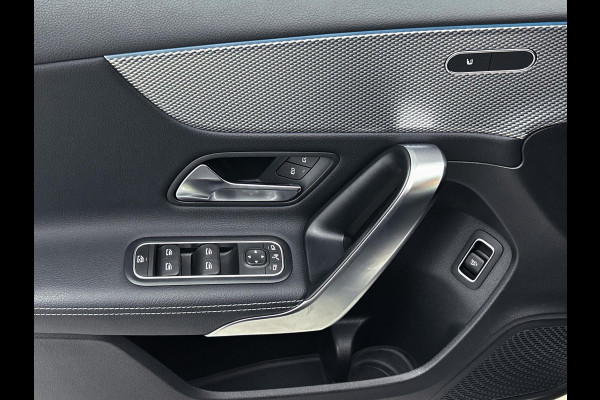 Mercedes-Benz A-Klasse 180 Business Solution(NL-auto, 1e Eig, Dealer onderH, Sfeer, Trekhaak, Navi Groot, StoelV, Etc)