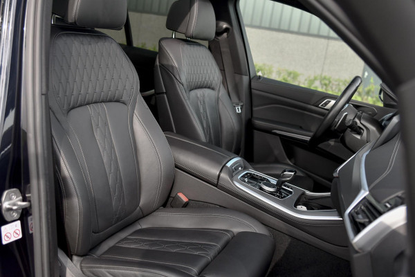 BMW X5 XDrive45e M-Sport. Aero, Luchtv, Pano, 360, HUD, ACC, Keyless, Trekhaak, H/K, Leder, Sfeer, 21'' CarPlay!