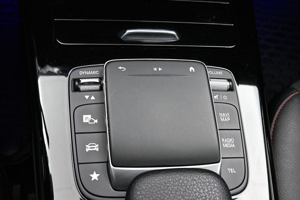 Mercedes-Benz CLA-Klasse 200 Premium Plus AMG-Line(Dealer OndH, Sfeer-Verlichting, Navi, StoelV, Cruise Control, Climate Con, Etc)