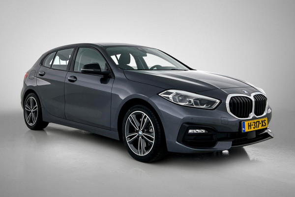 BMW 1-serie 118i Executive Edition Sport (STOELVERWARMING, NAVI, CARPLAY, DIGITALE COCKPIT, 1e EIGENAAR, DEALER ONDERHOUDEN)