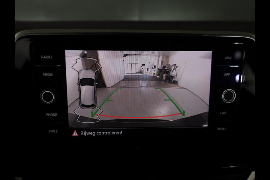 Volkswagen T-Roc 1.5 TSI R-Line Business 150 pk Automaat (DSG) | Verlengde garantie | Navigatie | Parkeersensoren (Park assist) | Achteruitrijcamera | Keyless pakket | Adaptieve cruise control |