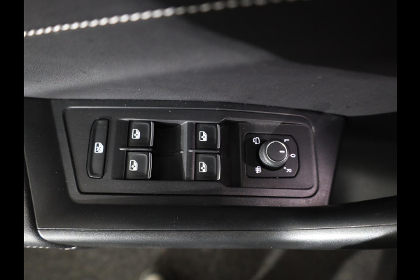 Volkswagen T-Roc 1.5 TSI R-Line Business 150 pk Automaat (DSG) | Verlengde garantie | Navigatie | Parkeersensoren (Park assist) | Achteruitrijcamera | Keyless pakket | Adaptieve cruise control |
