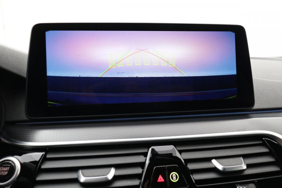 BMW 5 Serie 530e High Executive M-Sport (NL-auto, 1e Eig, Dealer OnderH, Navi, Comfort zetels, Carplay/ Android, Etc)
