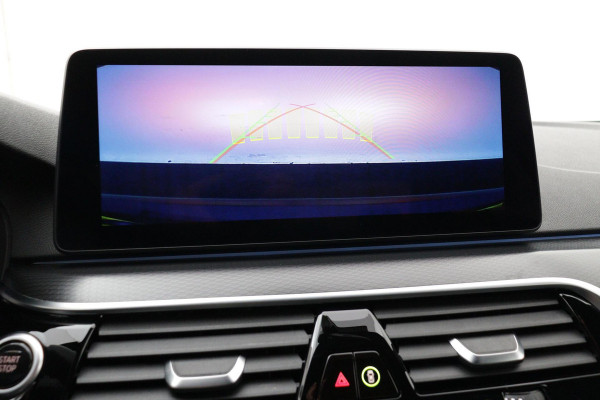 BMW 5 Serie 530e High Executive M-Sport (NL-auto, 1e Eig, Dealer OnderH, Navi, Comfort zetels, Carplay/ Android, Etc)