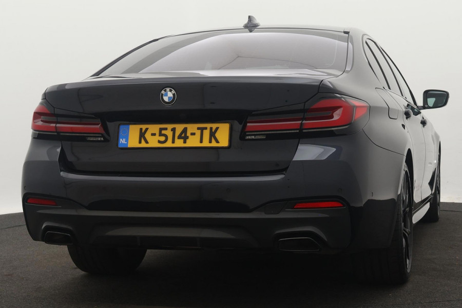 BMW 5 Serie 530e High Executive M-Sport (NL-auto, 1e Eig, Dealer OnderH, Navi, Comfort zetels, Carplay/ Android, Etc)