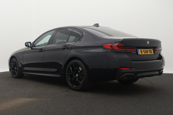 BMW 5 Serie 530e High Executive M-Sport (NL-auto, 1e Eig, Dealer OnderH, Navi, Comfort zetels, Carplay/ Android, Etc)