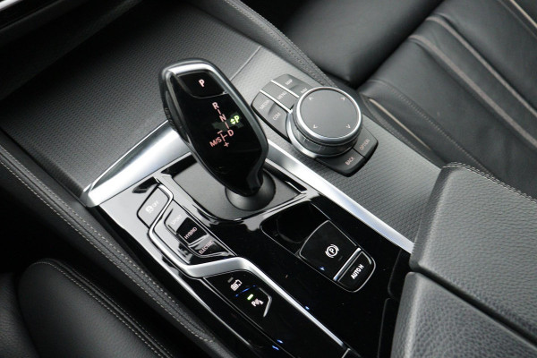 BMW 5 Serie 530e High Executive M-Sport (NL-auto, 1e Eig, Dealer OnderH, Navi, Comfort zetels, Carplay/ Android, Etc)