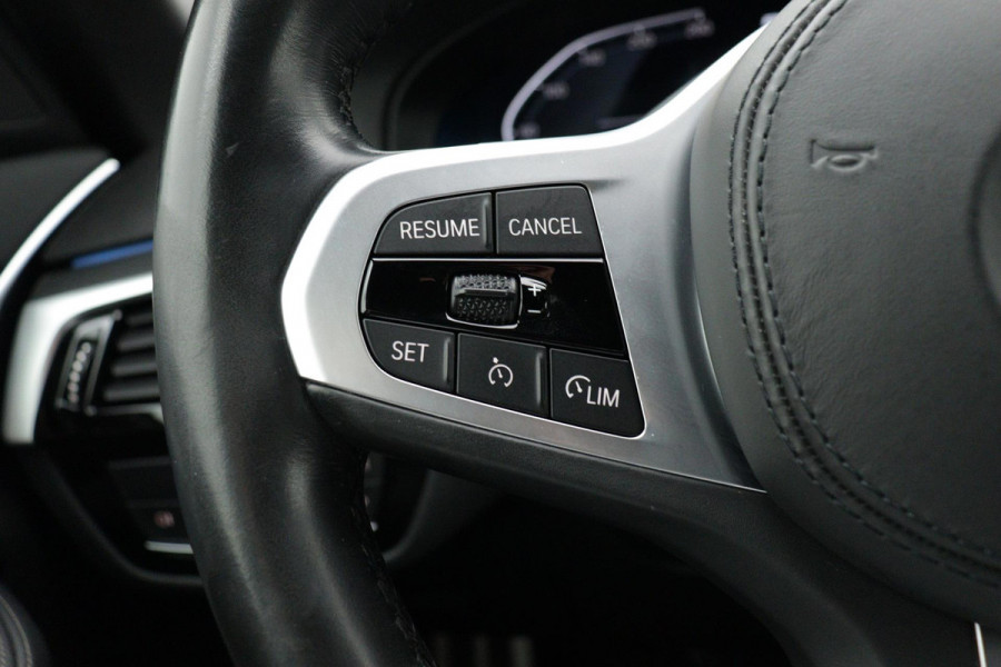 BMW 5 Serie 530e High Executive M-Sport (NL-auto, 1e Eig, Dealer OnderH, Navi, Comfort zetels, Carplay/ Android, Etc)