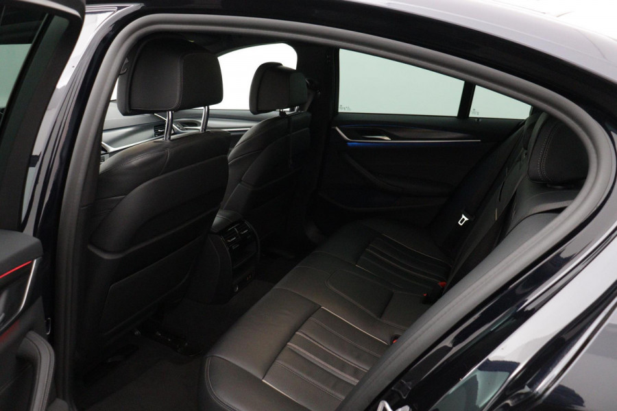 BMW 5 Serie 530e High Executive M-Sport (NL-auto, 1e Eig, Dealer OnderH, Navi, Comfort zetels, Carplay/ Android, Etc)