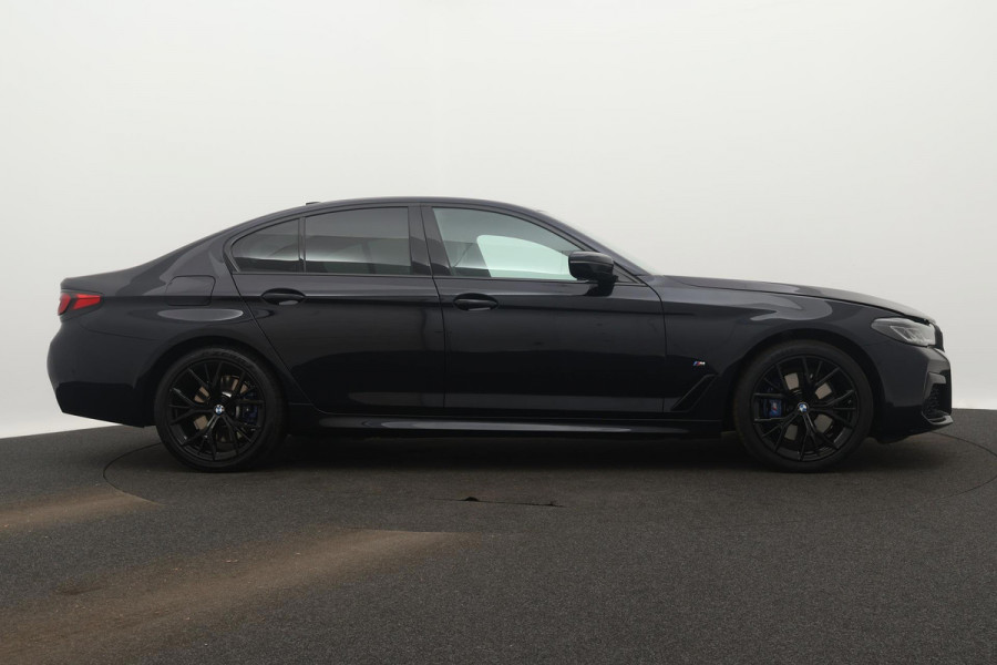 BMW 5 Serie 530e High Executive M-Sport (NL-auto, 1e Eig, Dealer OnderH, Navi, Comfort zetels, Carplay/ Android, Etc)
