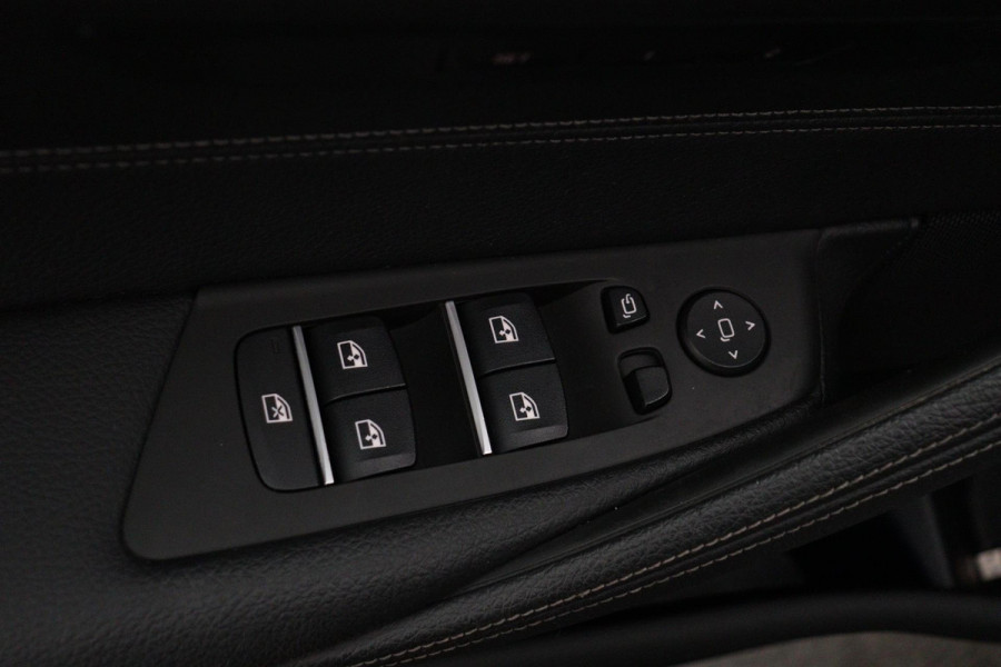 BMW 5 Serie 530e High Executive M-Sport (NL-auto, 1e Eig, Dealer OnderH, Navi, Comfort zetels, Carplay/ Android, Etc)
