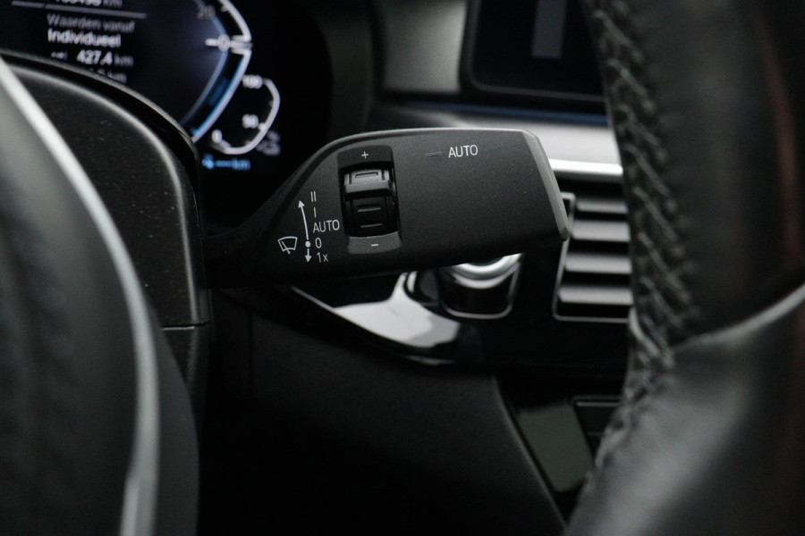 BMW 5 Serie 530e High Executive M-Sport (NL-auto, 1e Eig, Dealer OnderH, Navi, Comfort zetels, Carplay/ Android, Etc)