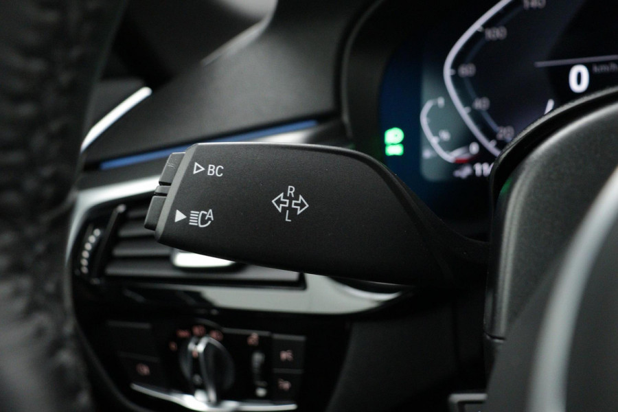 BMW 5 Serie 530e High Executive M-Sport (NL-auto, 1e Eig, Dealer OnderH, Navi, Comfort zetels, Carplay/ Android, Etc)