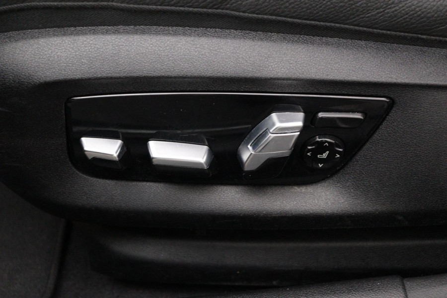 BMW 5 Serie 530e High Executive M-Sport (NL-auto, 1e Eig, Dealer OnderH, Navi, Comfort zetels, Carplay/ Android, Etc)