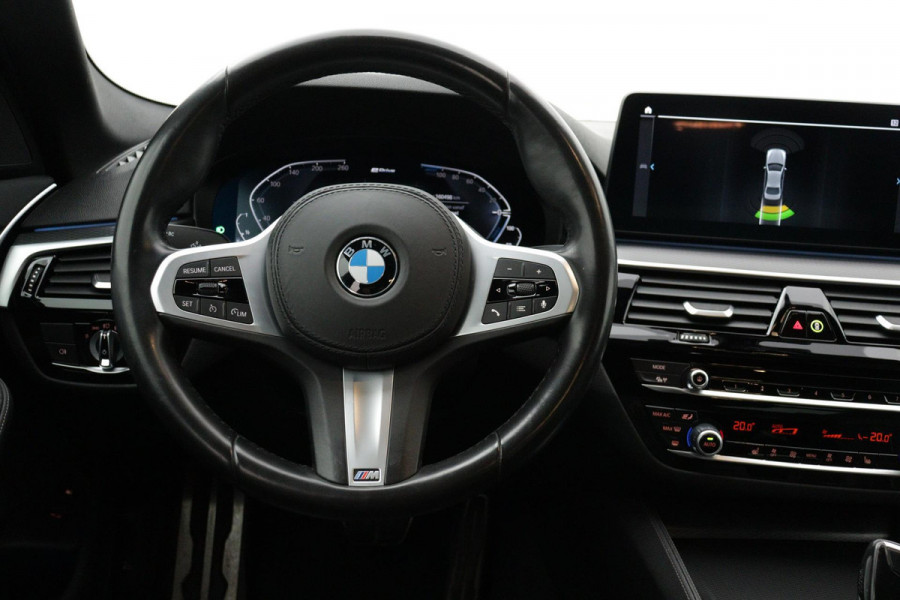 BMW 5 Serie 530e High Executive M-Sport (NL-auto, 1e Eig, Dealer OnderH, Navi, Comfort zetels, Carplay/ Android, Etc)