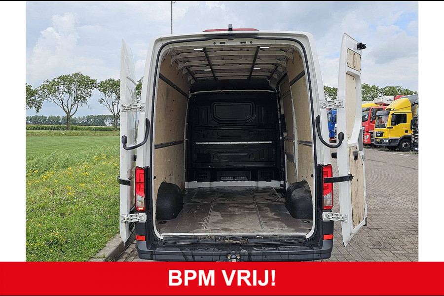 Volkswagen Crafter 35 2.0 TDI L2H2 Automaat Navi Airco Trekhaak Apple Carplay PDC Camera Euro6 140 PK!