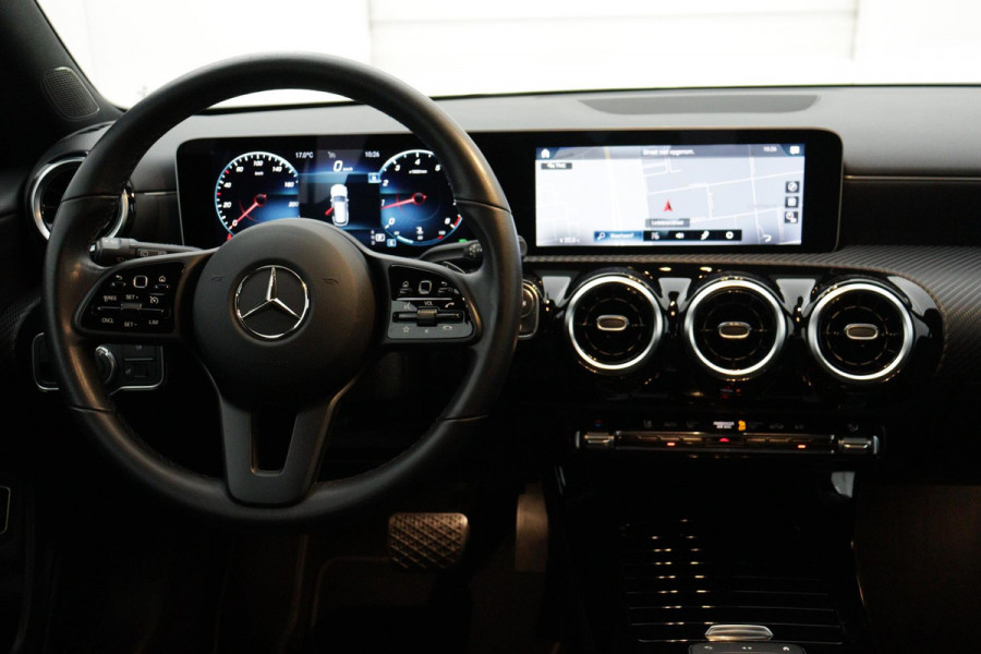 Mercedes-Benz CLA-Klasse Shooting Brake 200 Business Solution Automaat (NAVIGATIE, CAMERA, PDC, GOED ONDERHOUDEN, 1e EIGENAAR)