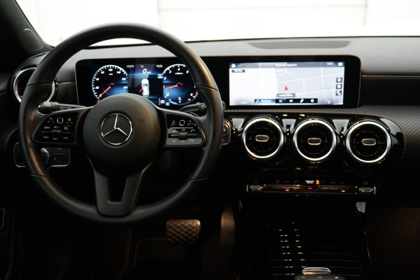 Mercedes-Benz CLA-Klasse Shooting Brake 200 Business Solution Automaat (NAVIGATIE, CAMERA, PDC, GOED ONDERHOUDEN, 1e EIGENAAR)