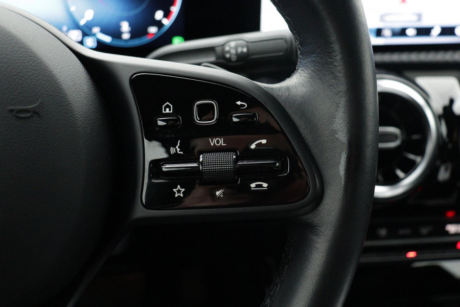 Mercedes-Benz CLA-Klasse Shooting Brake 200 Business Solution Automaat (NAVIGATIE, CAMERA, PDC, GOED ONDERHOUDEN, 1e EIGENAAR)