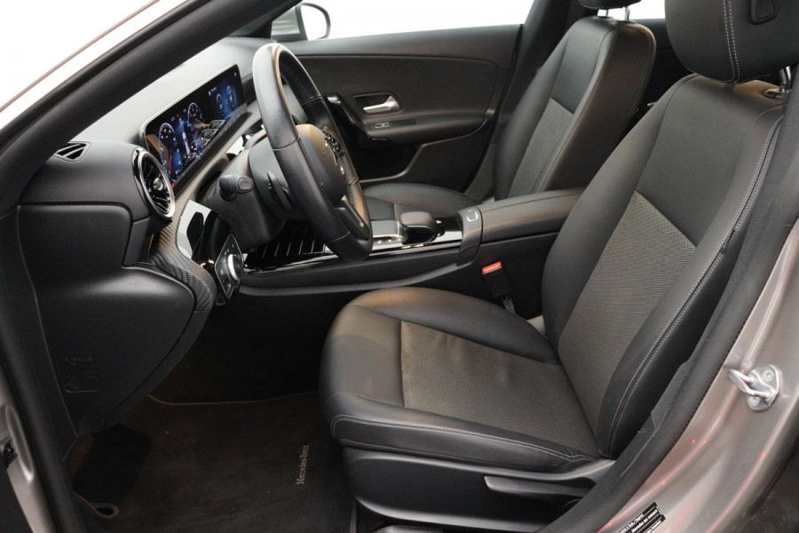 Mercedes-Benz CLA-Klasse Shooting Brake 200 Business Solution Automaat (NAVIGATIE, CAMERA, PDC, GOED ONDERHOUDEN, 1e EIGENAAR)