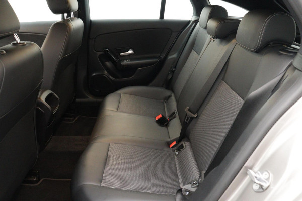 Mercedes-Benz CLA-Klasse Shooting Brake 200 Business Solution Automaat (NAVIGATIE, CAMERA, PDC, GOED ONDERHOUDEN, 1e EIGENAAR)