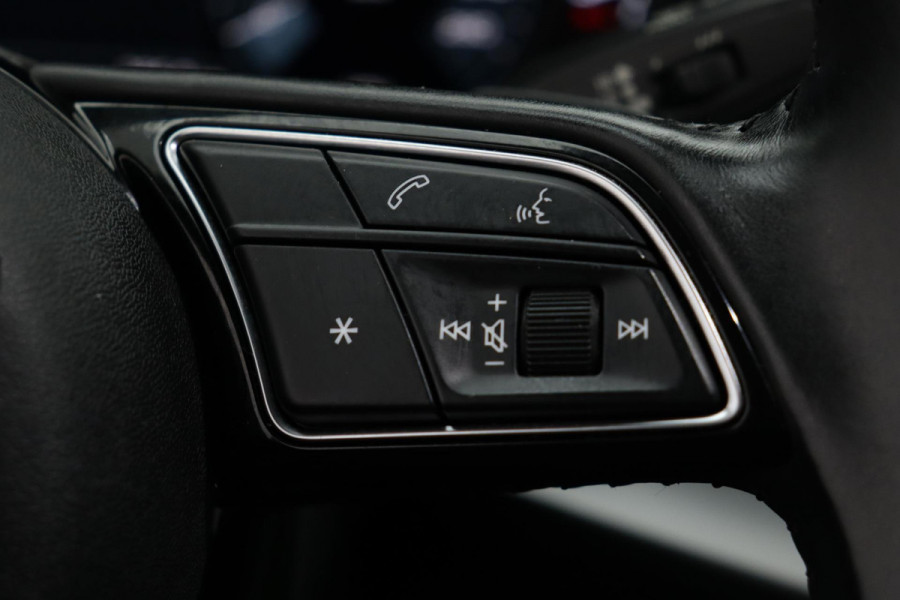 Audi A3 Limousine 35 TFSI Business edition Automaat (NAVIGATIE, LED, CARPLAY, VIRTUAL COCKPIT, 1e EIGENAAR, GOED ONDERHOUDEN)