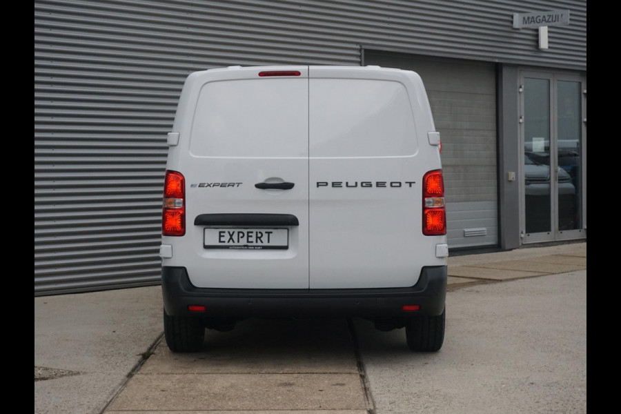 Peugeot e-Expert L2 75 kWh | 0% rente | Navi incl. Apple Carplay | camera | parkeersensoren voor & achter | dodehoekwaarschuwing | rijklaarprijs