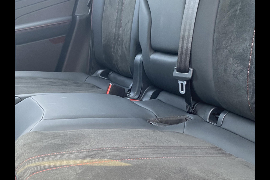 Ford Kuga 2.5 PHEV ST-Line X | Wegklapbare trekhaak | Panoramadak | Winter Pack | Head up Display | All season banden