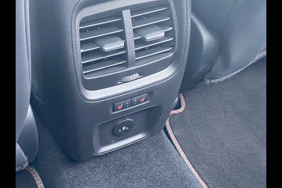 Ford Kuga 2.5 PHEV ST-Line X | Wegklapbare trekhaak | Panoramadak | Winter Pack | Head up Display | All season banden