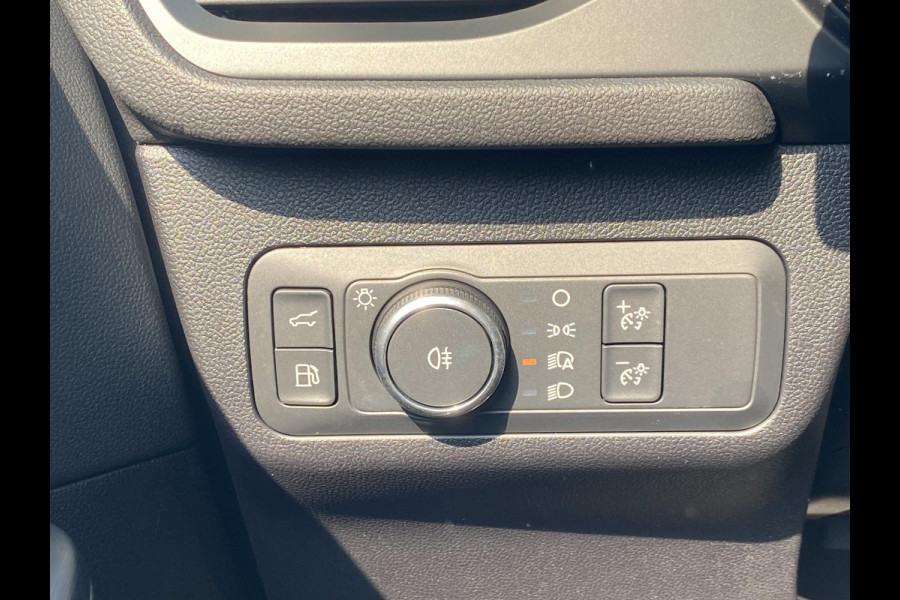 Ford Kuga 2.5 PHEV ST-Line X | Wegklapbare trekhaak | Panoramadak | Winter Pack | Head up Display | All season banden