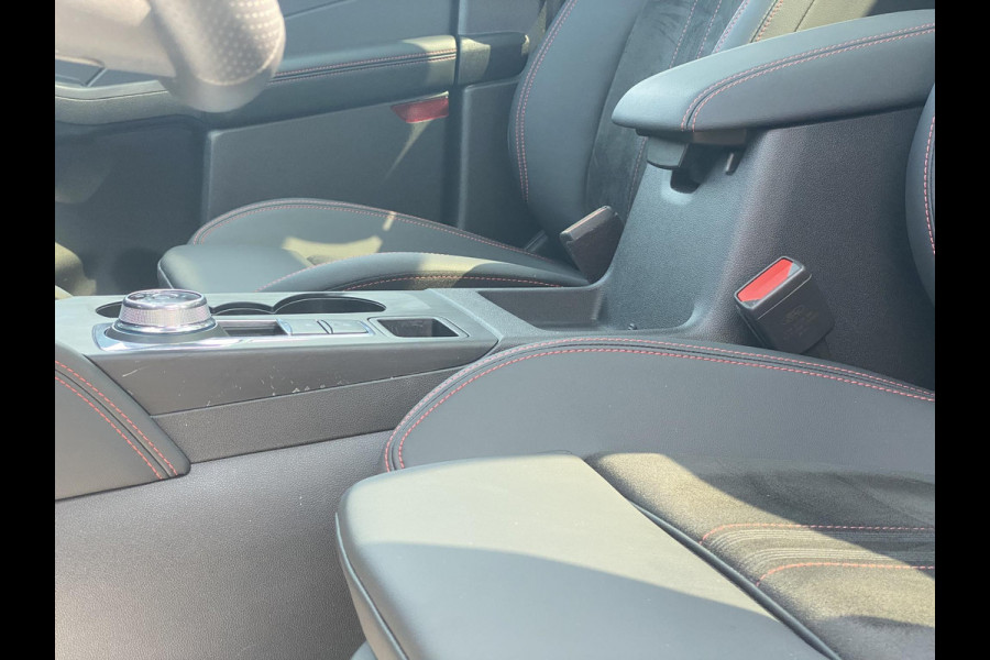 Ford Kuga 2.5 PHEV ST-Line X | Wegklapbare trekhaak | Panoramadak | Winter Pack | Head up Display | All season banden