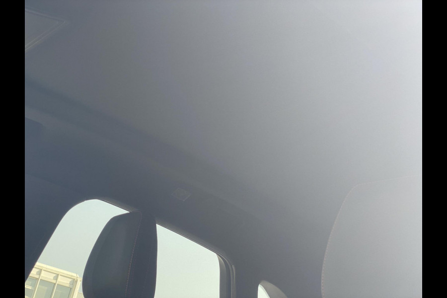 Ford Kuga 2.5 PHEV ST-Line X | Wegklapbare trekhaak | Panoramadak | Winter Pack | Head up Display | All season banden