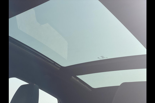 Ford Kuga 2.5 PHEV ST-Line X | Wegklapbare trekhaak | Panoramadak | Winter Pack | Head up Display | All season banden