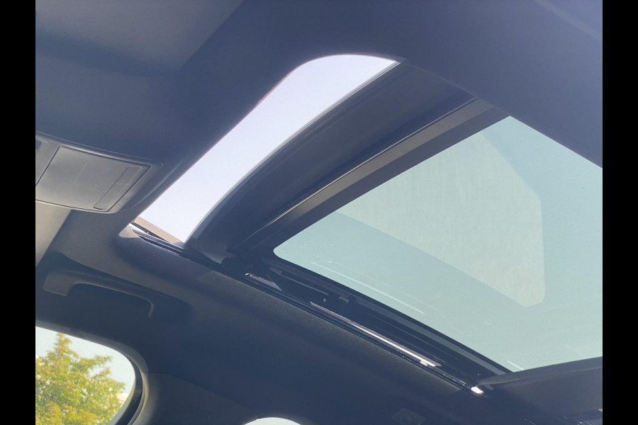 Ford Kuga 2.5 PHEV ST-Line X | Wegklapbare trekhaak | Panoramadak | Winter Pack | Head up Display | All season banden