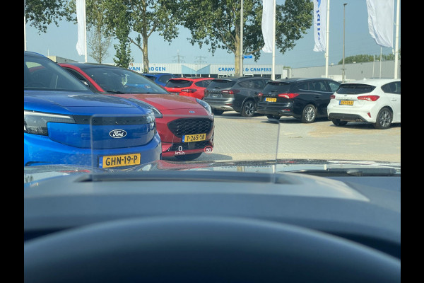 Ford Kuga 2.5 PHEV ST-Line X | Wegklapbare trekhaak | Panoramadak | Winter Pack | Head up Display | All season banden