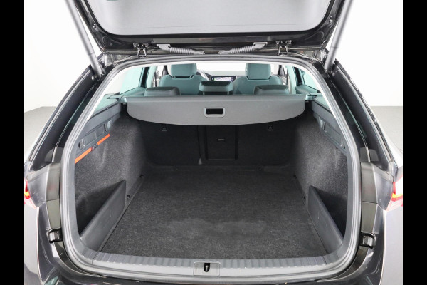 Škoda Octavia Combi 1.0 e-TSI Business Edition Plus 110 pk Automaat (DSG) | Verlengde garantie | Navigatie | Parkeersensoren | Adaptieve cruise control | Autom. airco (3 zones) |