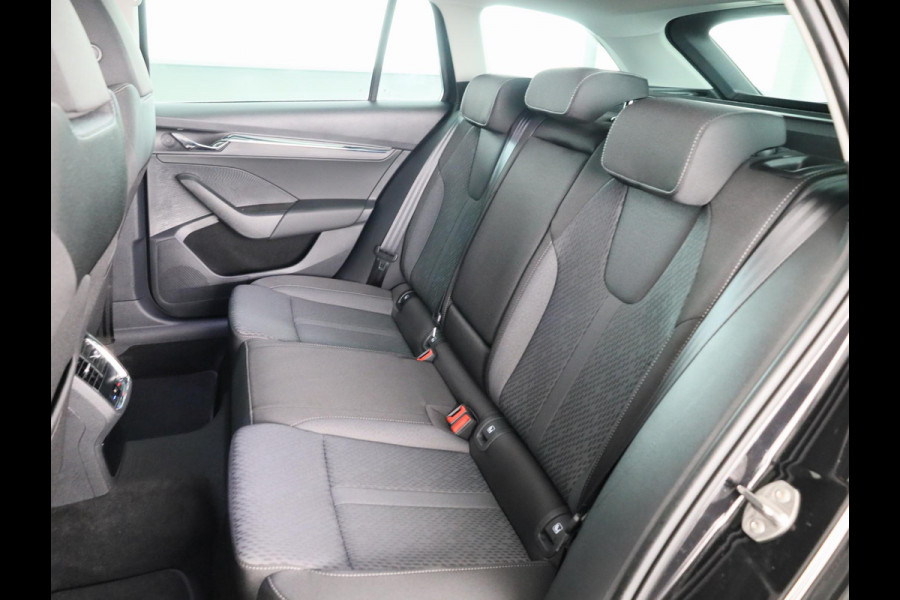 Škoda Octavia Combi 1.0 e-TSI Business Edition Plus 110 pk Automaat (DSG) | Verlengde garantie | Navigatie | Parkeersensoren | Adaptieve cruise control | Autom. airco (3 zones) |