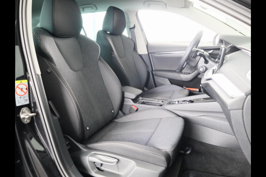 Škoda Octavia Combi 1.0 e-TSI Business Edition Plus 110 pk Automaat (DSG) | Verlengde garantie | Navigatie | Parkeersensoren | Adaptieve cruise control | Autom. airco (3 zones) |