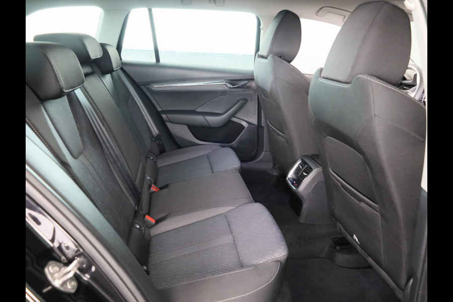 Škoda Octavia Combi 1.0 e-TSI Business Edition Plus 110 pk Automaat (DSG) | Verlengde garantie | Navigatie | Parkeersensoren | Adaptieve cruise control | Autom. airco (3 zones) |