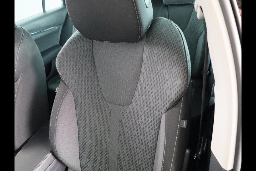 Škoda Octavia Combi 1.0 e-TSI Business Edition Plus 110 pk Automaat (DSG) | Verlengde garantie | Navigatie | Parkeersensoren | Adaptieve cruise control | Autom. airco (3 zones) |