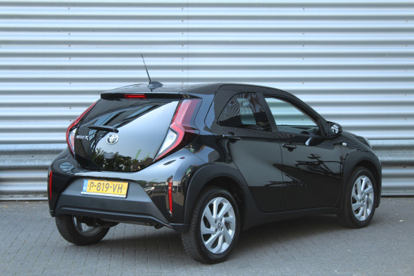 Toyota Aygo X 1.0 VVT-i 73pk MT first NL-Auto NAP Clima Cruise Carplay Camera 17"LMV