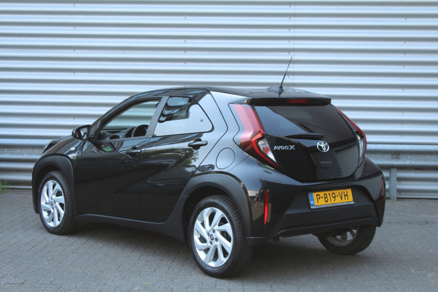 Toyota Aygo X 1.0 VVT-i 73pk MT first NL-Auto NAP Clima Cruise Carplay Camera 17"LMV