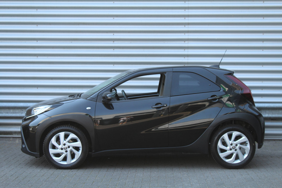 Toyota Aygo X 1.0 VVT-i 73pk MT first NL-Auto NAP Clima Cruise Carplay Camera 17"LMV