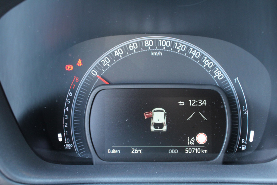 Toyota Aygo X 1.0 VVT-i 73pk MT first NL-Auto NAP Clima Cruise Carplay Camera 17"LMV
