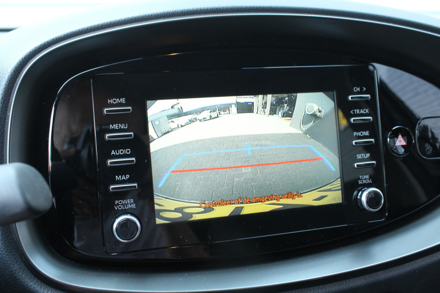 Toyota Aygo X 1.0 VVT-i 73pk MT first NL-Auto NAP Clima Cruise Carplay Camera 17"LMV