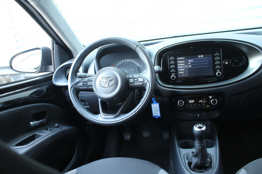 Toyota Aygo X 1.0 VVT-i 73pk MT first NL-Auto NAP Clima Cruise Carplay Camera 17"LMV