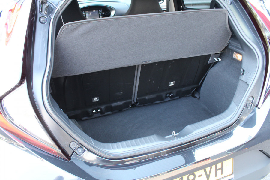 Toyota Aygo X 1.0 VVT-i 73pk MT first NL-Auto NAP Clima Cruise Carplay Camera 17"LMV