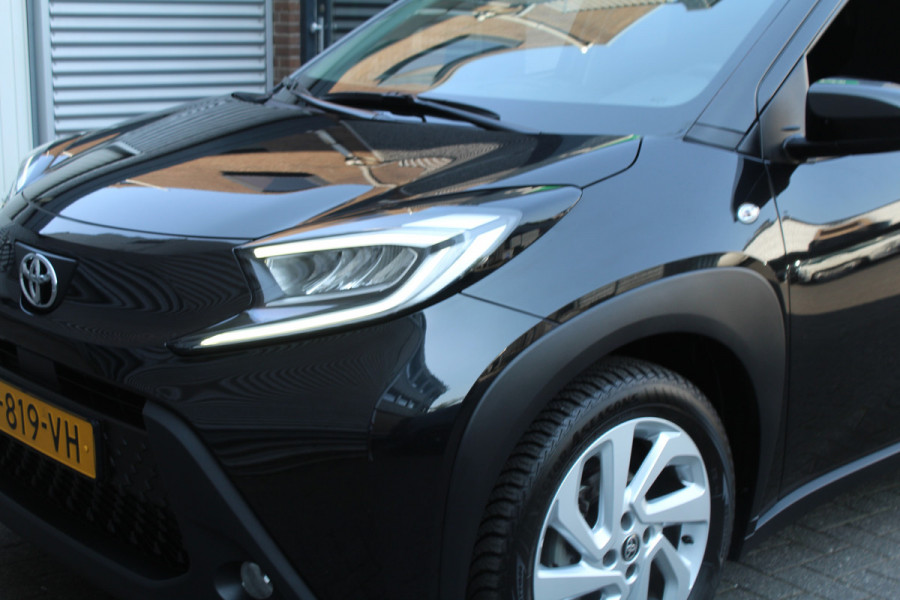 Toyota Aygo X 1.0 VVT-i 73pk MT first NL-Auto NAP Clima Cruise Carplay Camera 17"LMV